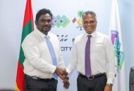 މާލޭ ސިޓީ ކައުންސިލުގެ މޭޔަރ އާދަމް ޢާޒިމްއާއި ޑެޕިޔުޓީ މޭޔަރ އަރީޝް، ފޮޓޯ: މާލޭ ސިޓީ ކައުންސިލް