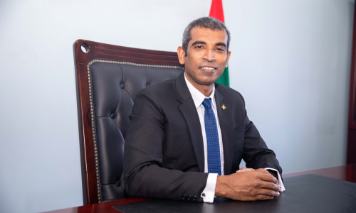 އޮޑިޓަރ ޖެނެރަލް ޙުސައިން ނިޔާޒީ، ފޮޓޯ: އޮޑިޓަރ ޖެނެރަލުގެ އޮފީސް