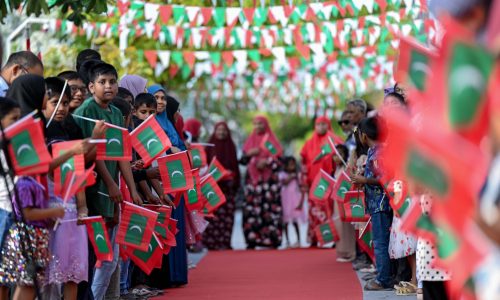 ރައީސް މުޢިއްޒު އަރި އަތޮޅަށް ކުރެއްވި ދަތުރުފުޅުގެ ތެރެއިން، ފޮޓޯ: ރައީސް އޮފީސް