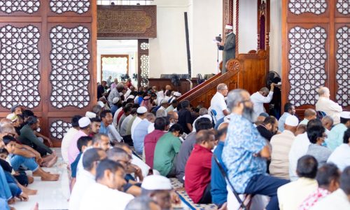 މަސްޖިދުއް ސުލްޠާން މުޙައްމަދު ތަކުރުފާނުލް އަޢުޒަމްގައި   ހުކުރު ނަމާދު، ފޮޓޯ: އިސްލާމިކް މިނިސްޓްރީ