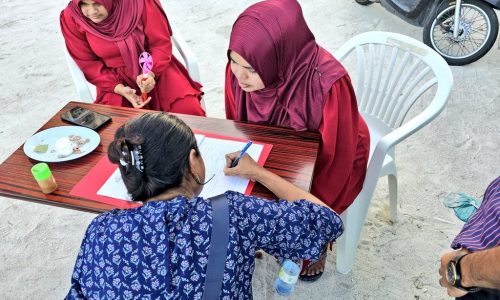 ފާރިސްއަށް ސަޕޯޓް ހޯދުމުގެ މަސައްކަތްކުރިއަށްދަނީ