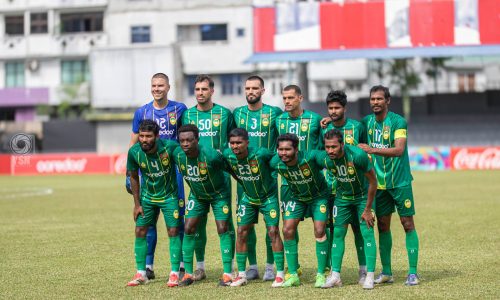 އޭއެފްސީ ޗެލެންޖްލީގުގައި ކުވައިތުގެ އަލްޢަރަބި އެސްސީ އާ ދެކޮޅަށް ކުޅުނު މާޒިޔާ / ފޮޓޯ : ޔަސްނާ އަޙްމަދު