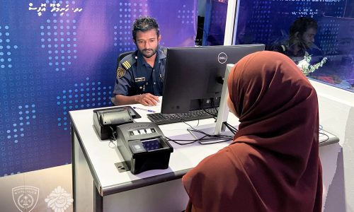 6 މަސް ދުވަހުގެ މުއްދަތެއް ނެތްނަމަ، ވީހާވެސް އަވަހަށް ޕާސްޕޯޓު އައު ކުރުމަށް އެދޭ، ފޮޓޯ: އިމިގްރޭޝަން