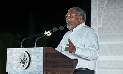 ރައީސުލްޖުމްހޫރިއްޔާ، އދ. މާމިގިލި ރައްޔިތުންނާ ބައްދަލުކުރެއްވުމުގެ ތެރެއިން، ޤާސިމް ވާހަކަދައްކަވަނީ، ފޮޓޯ: ރައީސް އޮފީސް