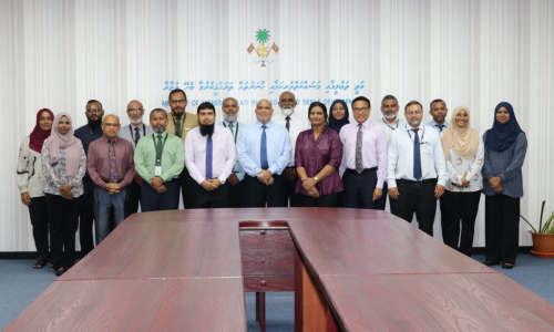 ބޭރު ބަސްބަހުން މުއާމަލާތު ކުރުމުގެ ހުނަރު ދަސްކުރުމުގެ ފުރުސަތު ފަހިކޮށް ތަމްރީނުކުރުމަށް ފަހުމުނާމާއެއް، ފޮޓޯ: ހަޔަރ އެޑިޔުކޭޝަން