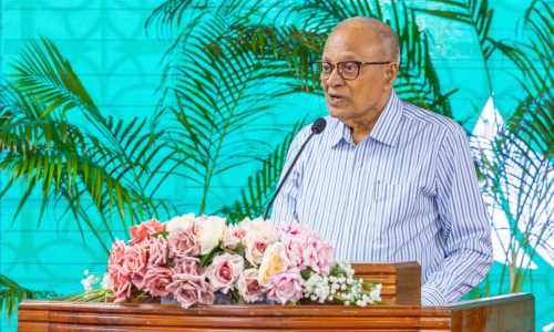 މައުމޫން ފައުންޑޭޝަންގެ ޖަލްސާގައި ރައީސް މައުމޫން ތަޤްރީރު ކުރައްވަނީ، ފޮޓޯ: މައުމޫން ފައުންޑޭޝަން