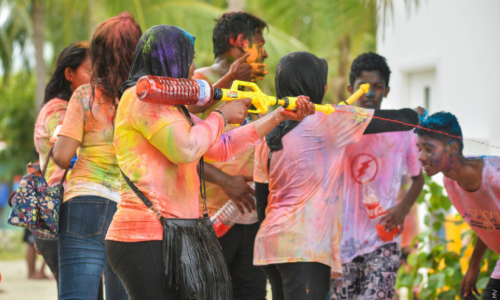 އޮގަސްޓް 11، 2019: އަލްހާ އީދުގެ އުފާ ފާޅުކުރުމުގެ ގޮތުން ހުޅުމާލޭގައި ކުރިއަށް ގެންދިޔަ ކުލަ ޖެހުމާ ފެން ކުޅީގެ ހަރަކާތްތަކުގެ ތެރެއިން:  ސަން ފޮޓޯ/ ފަޔާޒު މޫސާ