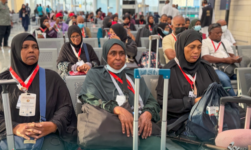 ޙައްޖު ކޯޕަރޭޝަންގެ ޙަވާލުގައި، ޙައްޖުގެ މަތިވެރި އަޅުކަން އަދާކުރުމަށް އައި ދެވަނަ ފްލައިޓުގެ ޙައްޖުވެރިން އެނބުރި ރާއްޖެ އައުމަށް ތައްޔާރުވެފައި، ފޮޓޯ: ޙައްޖު ކޯޕަރޭޝަން