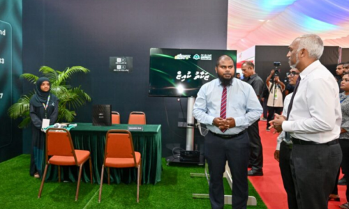 ފައިނޭންޝަލް އެކްސްޕޯގެ ތެރެއިން ޒަކާތާ ގުޅޭ 4 ފޮތެއް ނެރެދެއްވުން، ފޮޓޯ: އިސްލާމިކް މިނިސްޓްރީ