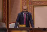 މިނިސްޓަރު ޑރ. ޝަހީމް ރައްޔިތުންގެ މަޖިލީހުގެ ޖަލްސާގައި ޖަވާބުދެއްވަނީ، ފޮޓޯ: މަޖިލިސް
