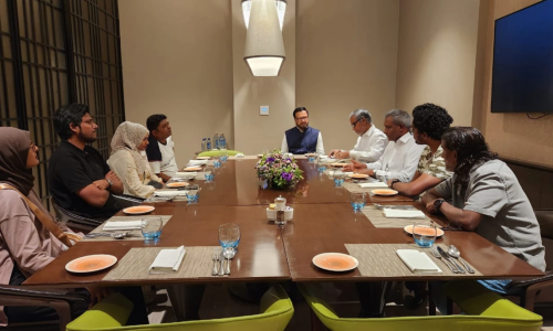 ބެންގަލޫރުގައި ދިރިއުޅުއްވާ ބައެއް ދިވެހިންނާ ސަފީރު ބައްދަލުކުރައްވައިފި، ފޮޓޯ: ފޮރިން މިނިސްޓްރީ