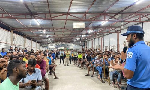 ބިދޭސީންނަށް މައުލޫމާތުދިނުމުގެ ހަރަކާތެއް ހުޅުމާލޭގައި ކުރިއަށް ގެންދިއުން,ފޮޓޯ: ފުލުހުން
