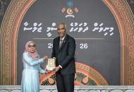 ދިވެހި ދައުލަތަށް ދިގު މުއްދަތަކަށް ޚިދުމަތް ކުރެއްވި 66 ބޭފުޅަކަށް ޝަރަފުގެ ބެޖާއި އައްޑަނަ ހަވާލުކުރެއްވުމުގެ ތެރެއިން، ފޮޓޯ: ރައީސް އޮފީސް