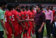 ރާއްޖެއާއި ތަޖިކިސްތާނުގެ ޤައުމީ ފުޓްބޯޅަ ޓީމު މިއަދު ބައްދަލުކުރި މެޗު ނައިބު ރައީސް ޝަރަފުވެރިކޮށްދެއްވުން، ފޮޓޯ: ރައީސް އޮފީސް