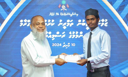 މުޙައްމަދު ޙޫދް އަޙްމަދް: އިސްލާމީ ރިވެތި އާދަތައް ދިރުވައި އާލާކުރުމަށް މަސައްކަތްކުރަމުން އަންނަ އެންމެ 17 އަހަރުގެ ހުނަރުވެރި އިމާމެއް، ފޮޓޯ: އިސްލާމިކް މިނިސްޓްރީ