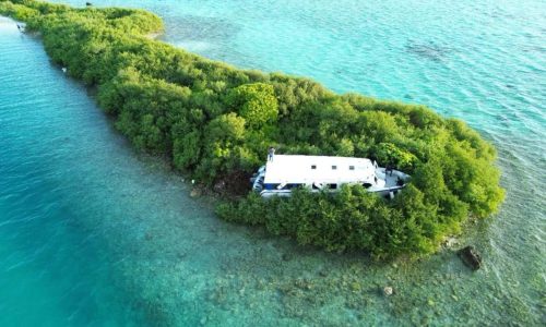 ތ. ކިނބިދޫ ކައިރިއޮތް ފަޅުރަށަކަށް ލޯންޗެއް އެރުން ، ފޮޓޯ: ޢަލީ ރަމީޒް (14 ޖޫން 2024)