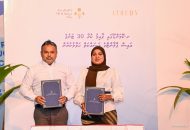 ކޮމަންޑޫގައި 30 ޓަނުގެ އައިސް ޕްލާންޓެއް ޤާއިމްކުރަން ބަޔަކާ ހަވާލުކުރުން، ފޮޓޯ: ރައީސް އޮފީސް