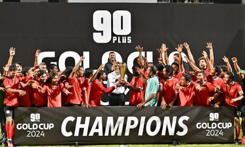 "90 ޕްލަސް ގޯލްޑް ކަޕް 2024"ގެ ފައިނަލް މެޗާއި ނިންމުމުގެ ރަސްމިއްޔާތު ރައީސް ޝަރަފުވެރިކޮށްދެއްވުން، ފޮޓޯ: ރައީސް އޮފީސް
