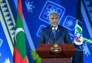 ފުލުހުންގެ 92 ވަނަ އަހަރީ ދުވަހުގެ މުނާސަބަތުގައި ބޭއްވި ރަސްމީ ޖަލްސާގައި ރައީސުލްޖުމްހޫރިއްޔާ ޑރ. މުހައްމަދު މުޢިއްޒު، ފޮޓޯ: ރައީސް އޮފީސް