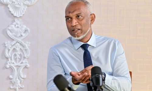 "ދަ ޕަލްސް" ޕްރޮގްރާމްގައި ރައީސް ޑރ. މުޢިއްޒު ---- ފޮޓޯ: ރައީސް އޮފީސް