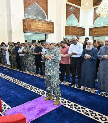 ނަޞްރުގެ ދުވަހާ ގުޅިގެން ބޮޑު ޖަމާޢަތުގައި ކުރެވުނު ފަތިސް ނަމާދު، ފޮޓޯ: ރައީސް އޮފީސް