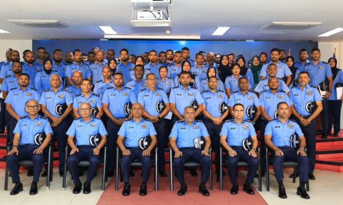 މިއަދު ހަނދާނީ ލިޔުން ލިބުނު 117 އޮފިސަރުންނަކީ ވޭތުވެދިޔަ ފަސް އަހަރު ތެރޭގައި ސެންޓްރަލް އިންވެސްޓިގޭޝަން ކޮމާންޑުގެ ޑިޕާޓްމަންޓްތަކުގައި ތަހުގީގުކޮށްފައިވާ ބޮޑެތި މައްސަލަތަކުގައި ބައިވެރިވެފައިވާ އޮފިސަރުން..