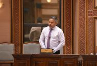 މިނިސްޓަރ އޮފް ފިޝަރީޒް އެންޑް އޯޝަން ރިސޯސަސް އަލްފާޟިލް އަޙްމަދު ޝިޔާމްއާ ސުވާލުކުރެއްވުން, ފޮޓޯ: މަޖިލިސް