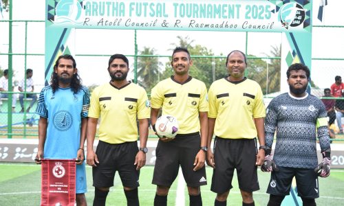 ކިނޮޅަހާއި ހުޅުދުއްފާރު ބައްދަލުކުރި މެޗުގެ ތެރެއިން / ފޮޓޯ: ރ.އަތޮޅު ކައުންސިލް