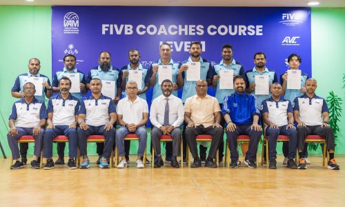 ޖުލައި މަހު ހިންގި ވޮލީ ކޯޗިންގ ކޯހުގެ ބައެއް ބައިވެރިން /ފޮޓޯ : ވީއޭއެމް